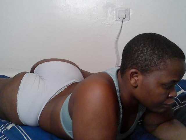 Queen-venny live cam on BongaCams