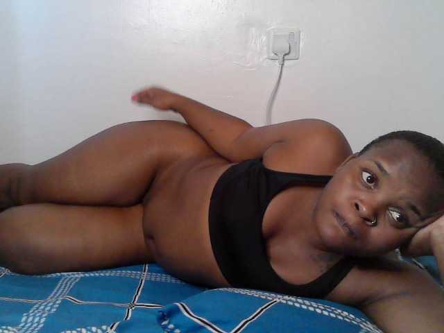 Queen-venny live cam on BongaCams