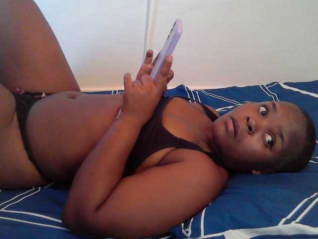 Queen-venny live cam on BongaCams