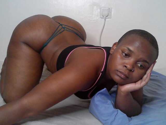 Queen-venny live cam on BongaCams