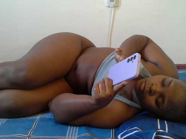 Queen-venny live cam on BongaCams