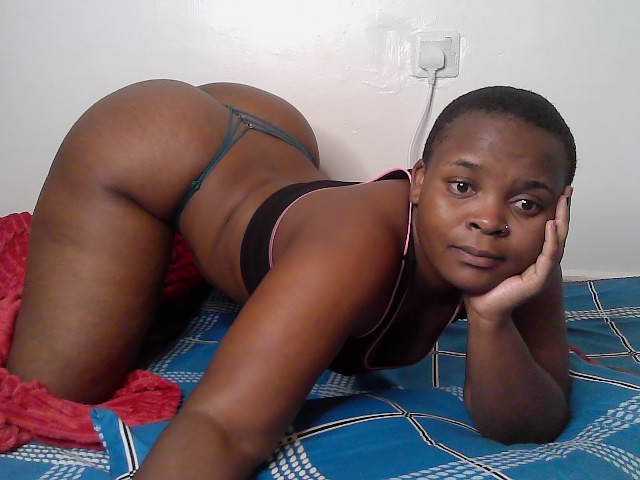 le modèle Queen-venny est en webcam porno dans un show sur le site bongacams, il possède les tags suivants: Ebony,Brunette,Shaved