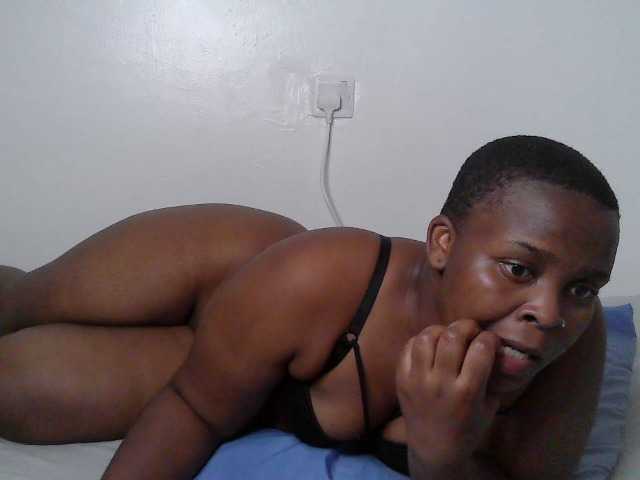 Queen-venny live cam on BongaCams