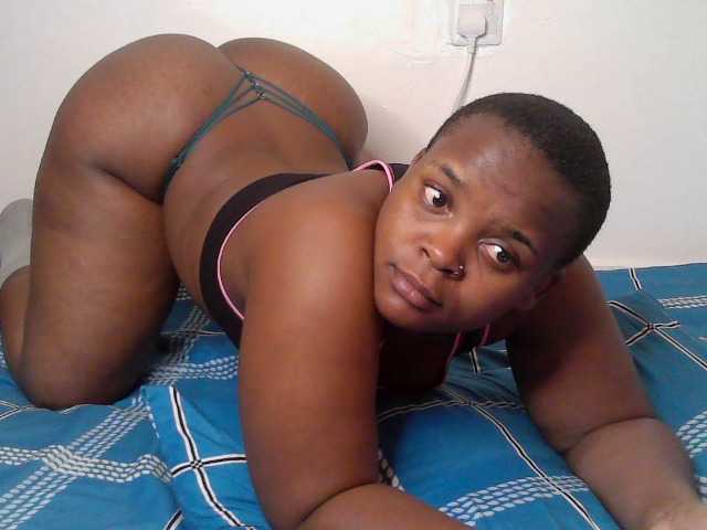Queen-venny live cam on BongaCams