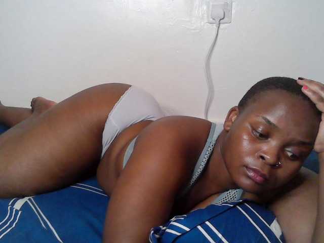 Queen-venny live cam on BongaCams