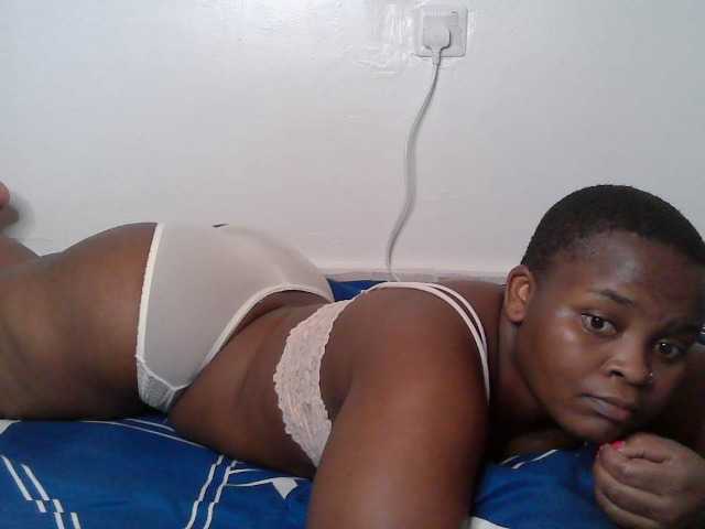 Queen-venny live cam on BongaCams