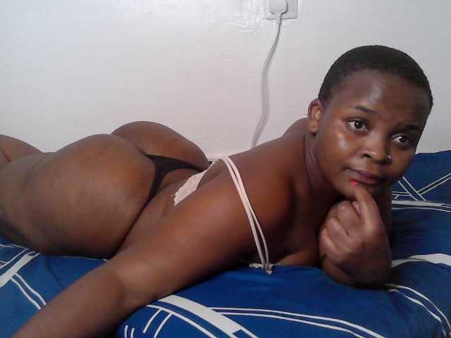Queen-venny live cam on BongaCams