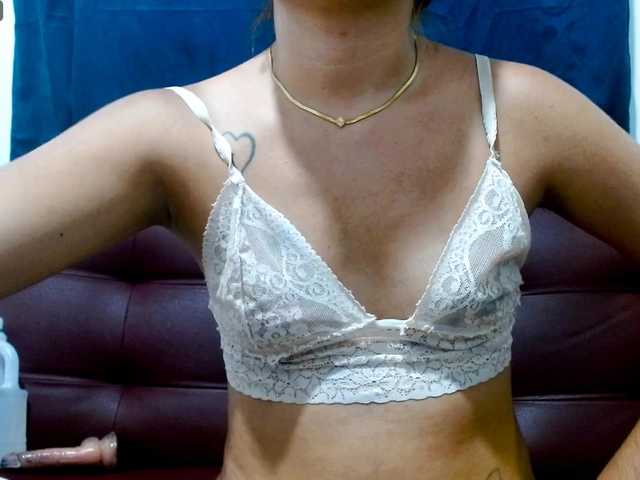 carolinasquirt18 live cam on BongaCams