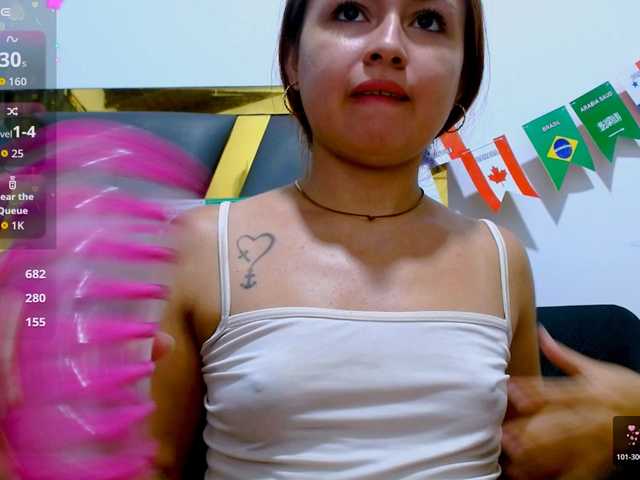 carolinasquirt18 live cam on BongaCams