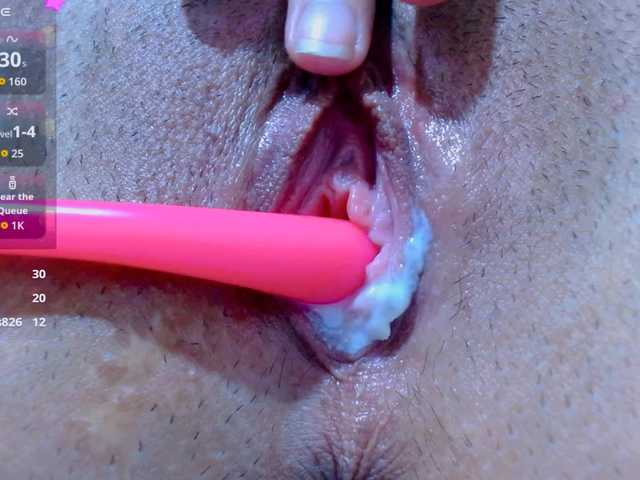 carolinasquirt18 live cam on BongaCams