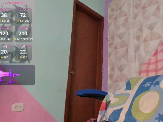 madelinefoxxx30 live cam on BongaCams