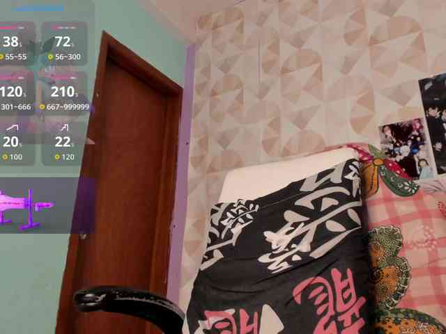 madelinefoxxx30 webcam