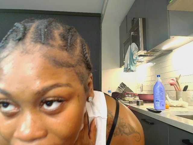 Naomiruty's BongaCams show and profile