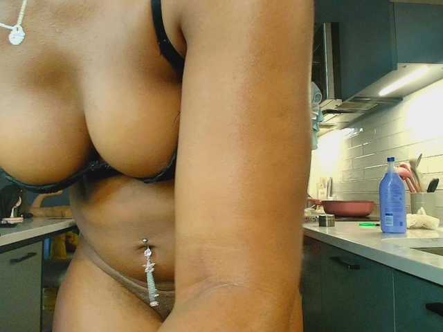 Naomiruty's BongaCams show and profile