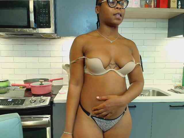 Model: Naomiruty