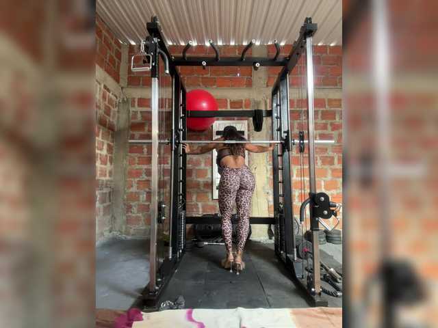 Alannafit live cam on BongaCams