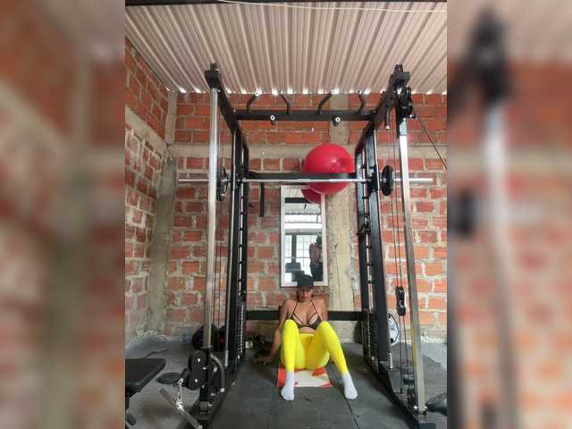 Alannafit live cam on BongaCams