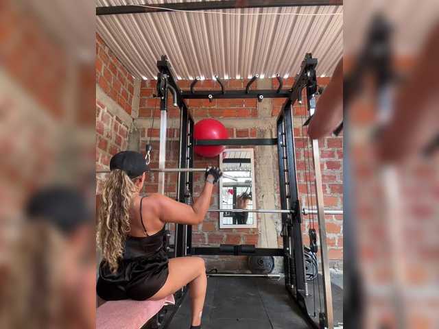 Alannafit live cam on BongaCams