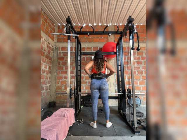 Alannafit live cam on BongaCams