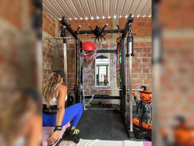 Alannafit live cam on BongaCams