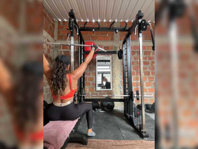 Alannafit live cam on BongaCams