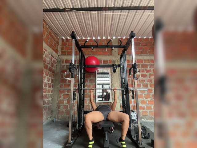 Alannafit live cam on BongaCams