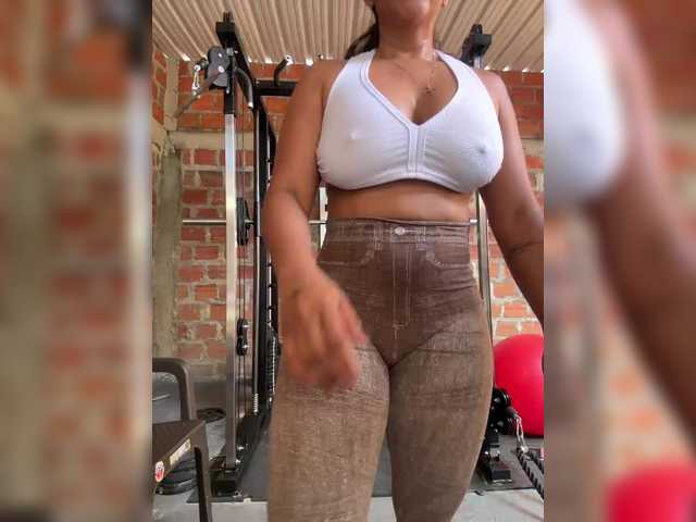 Alannafit live cam on BongaCams