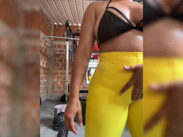 Alannafit's cam show statistics and live stream