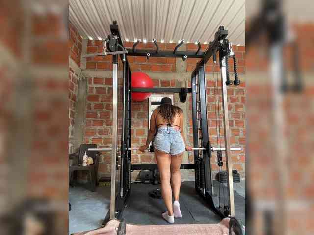 Alannafit's cam show statistics and live stream