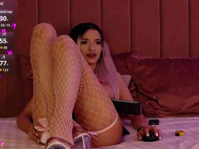 Ten model jest teraz na żywo. PinkySparkss