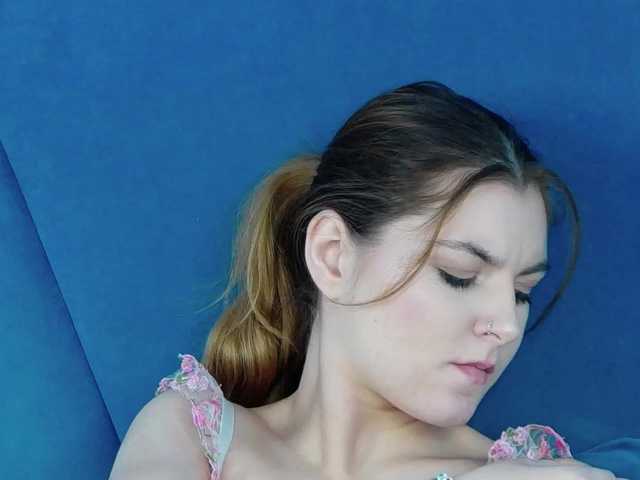 Evelisse live cam on BongaCams
