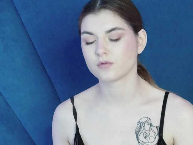 Evelisse live cam on BongaCams