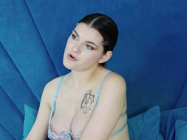 Evelisse live cam on BongaCams