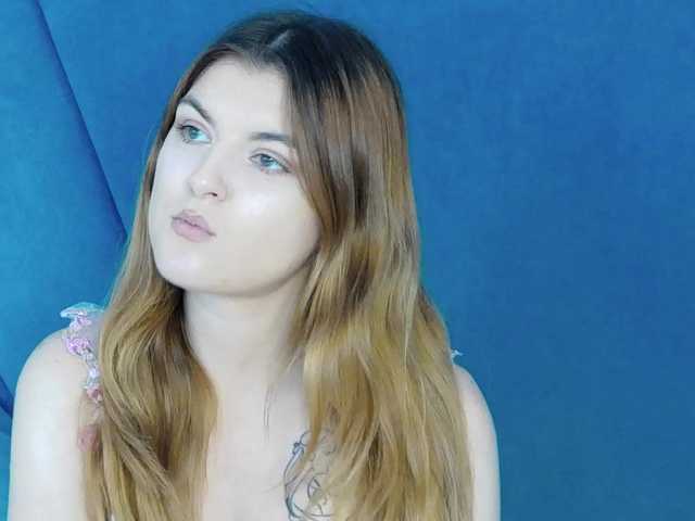 Evelisse live cam on BongaCams
