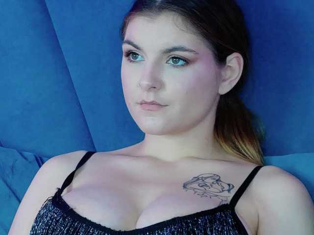 Evelisse live cam on BongaCams