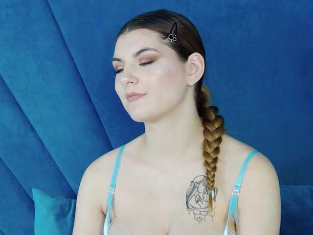 Evelisse live cam on BongaCams