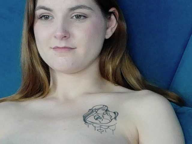 Evelisse live cam on BongaCams