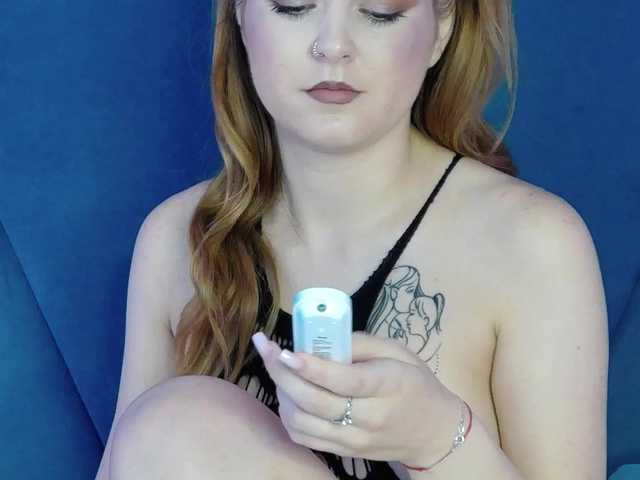 Evelisse live cam on BongaCams