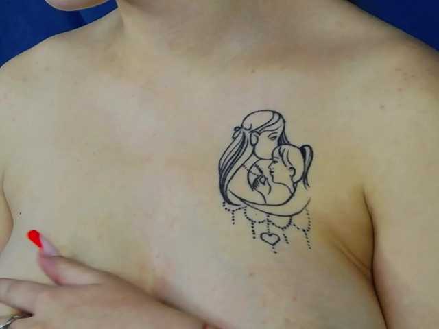 Evelisse live cam on BongaCams