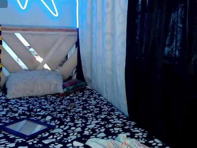 nizzan-cutte Live Webcam on BongaCams