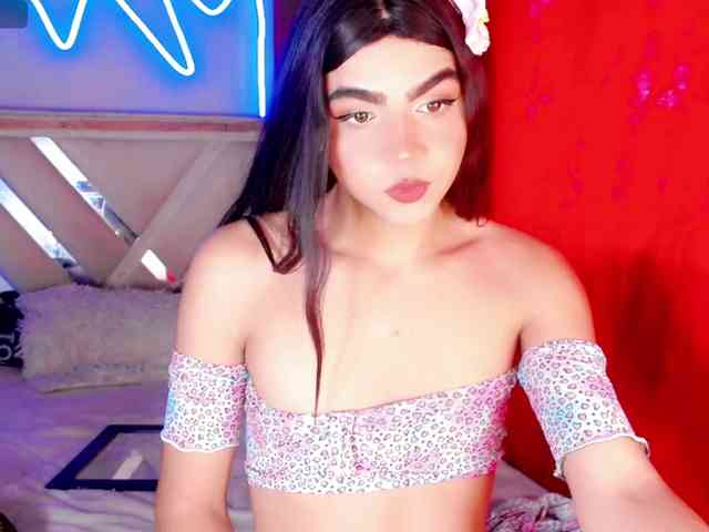 nizzan-cutte Live Webcam on BongaCams