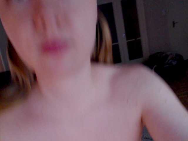 Camille18 live cam on BongaCams