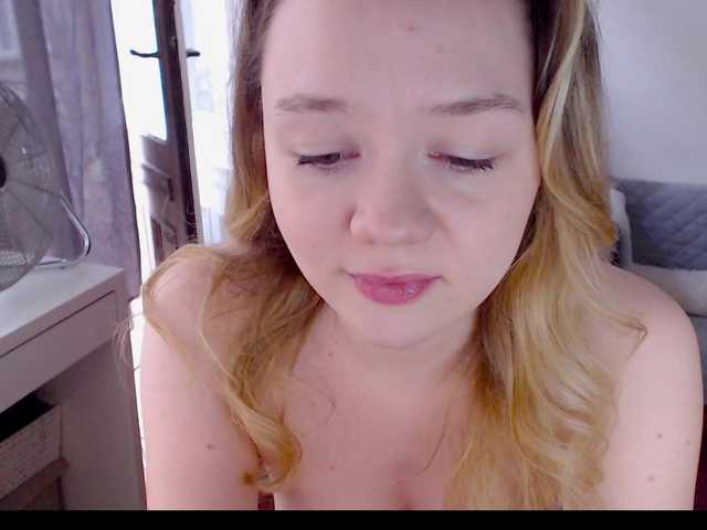 Camille18 live cam on BongaCams