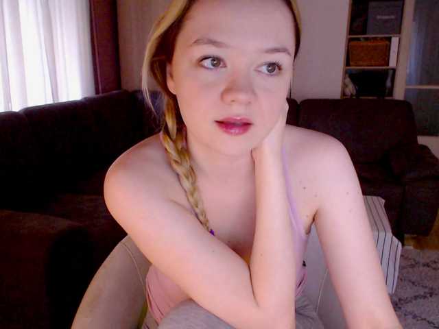 Camille18 live cam on BongaCams