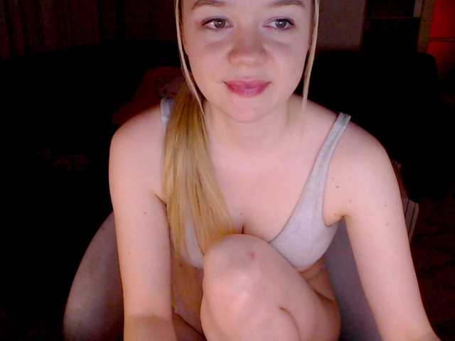 Camille18 live cam on BongaCams