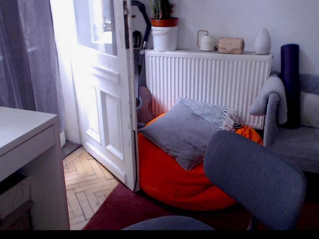 Camille18 live cam on BongaCams