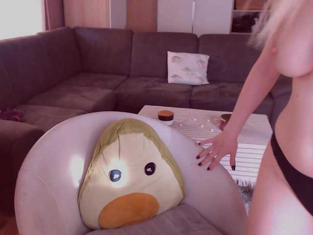 Camille18 live cam on BongaCams