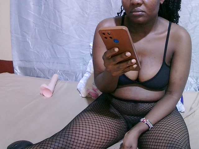 sexy-bbae's BongaCams show and profile