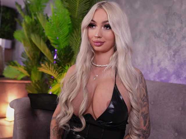 BambiKayy live webcam show