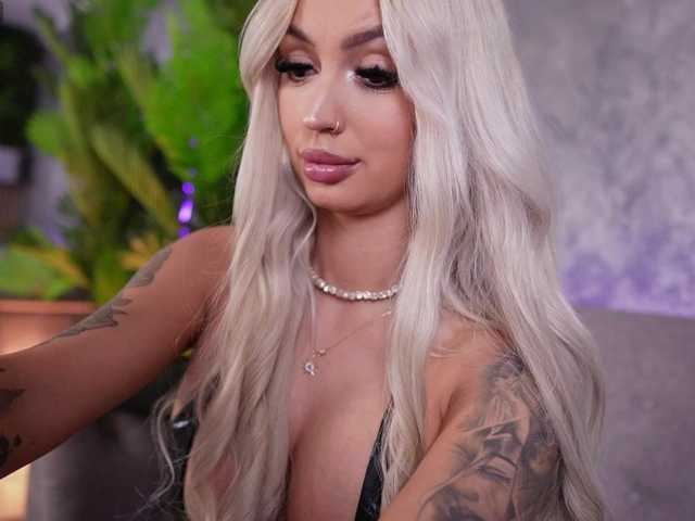BambiKayy live webcam show